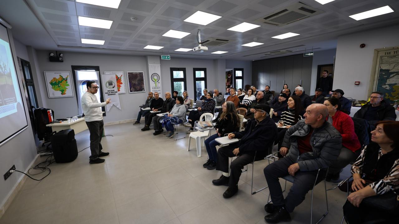 Efes Selçuk'ta zeytin budama eğitimi düzenlendi