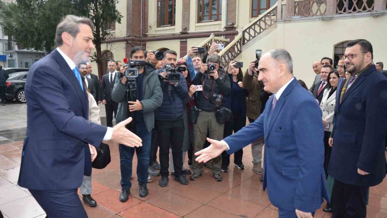 Enerji ve Tabii Kaynaklar Bakanı Bayraktar Manisa’da