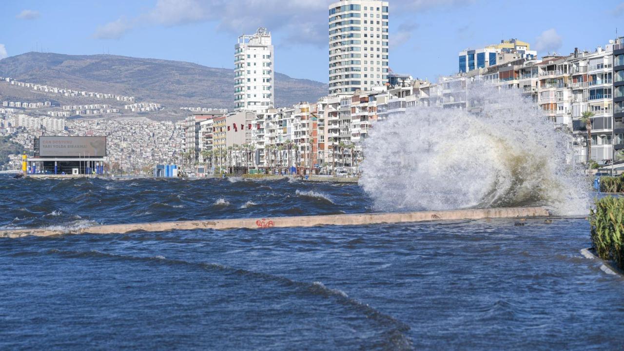 Fırtına duvarı Kordon’u böyle korudu