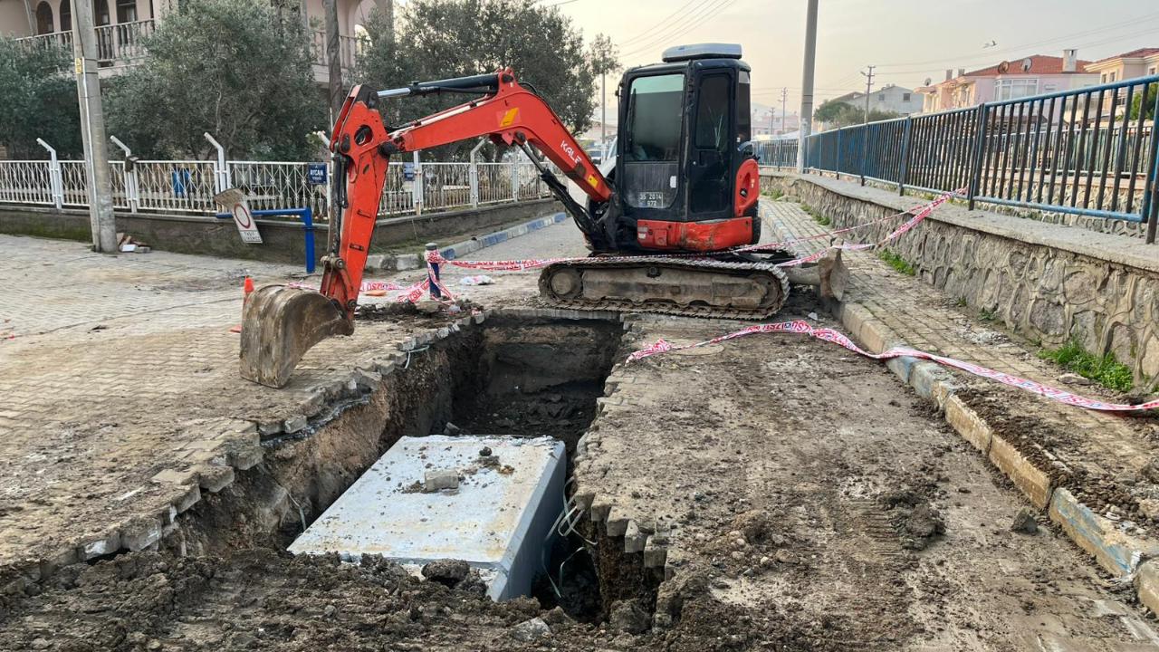 Foça Belediyesi Kentin Her Noktasında Sahada