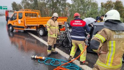 İtfaiye ekiplerinden zincirleme trafik kazasına hızlı müdahale