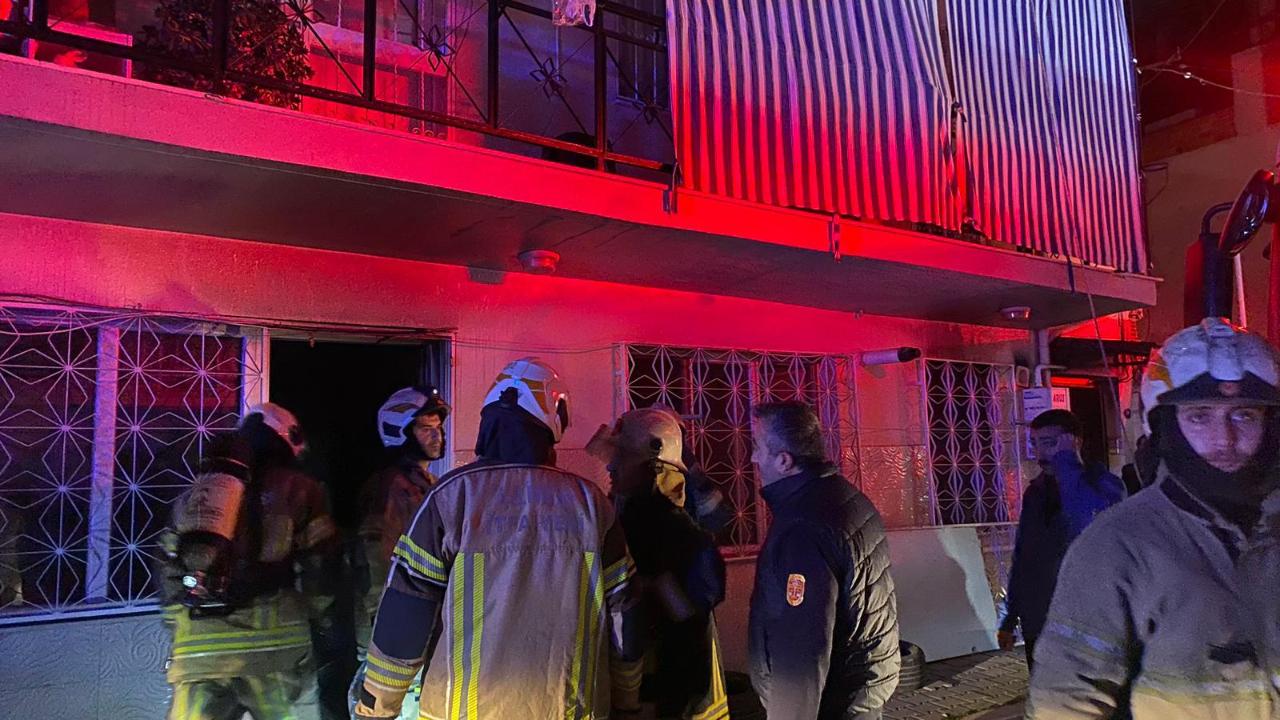 İzmir İtfaiyesi Buca'da yangına müdahale etti