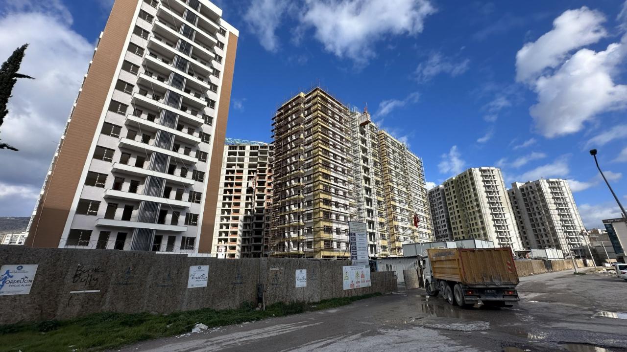 İzmir’de güvenli kent hedefiyle dönüşüm süreci sürüyor