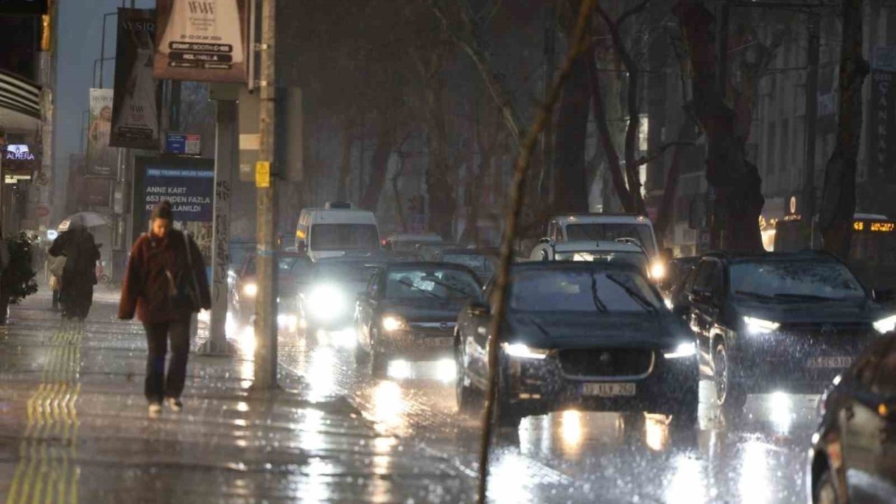 İzmir’de metrekareye 47.5 kilogram yağış düştü