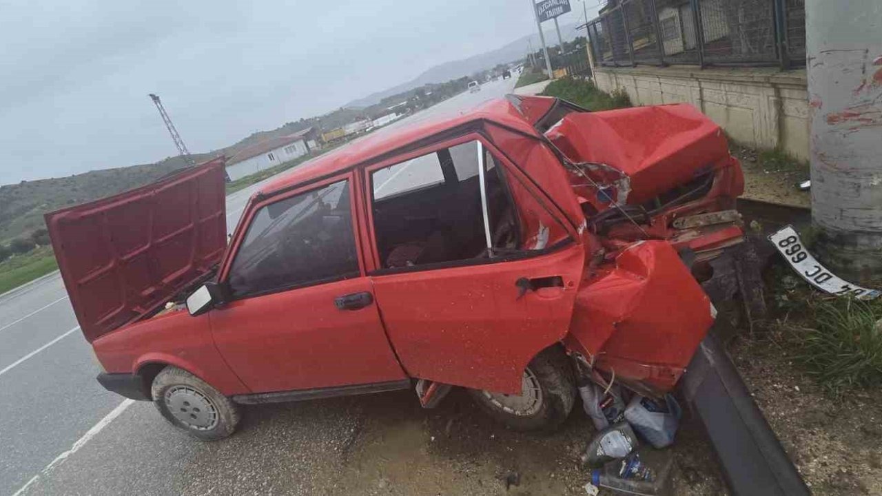 İzmir’de otomobil kontrolden çıktı: 2 yaralı