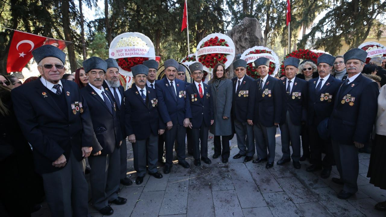 Karşıyakalılar Zübeyde Anne’yi kabri başında andı