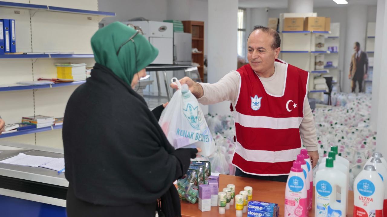 Konak’tan ihtiyaç sahiplerine temizlik ve hijyen malzemesi desteği