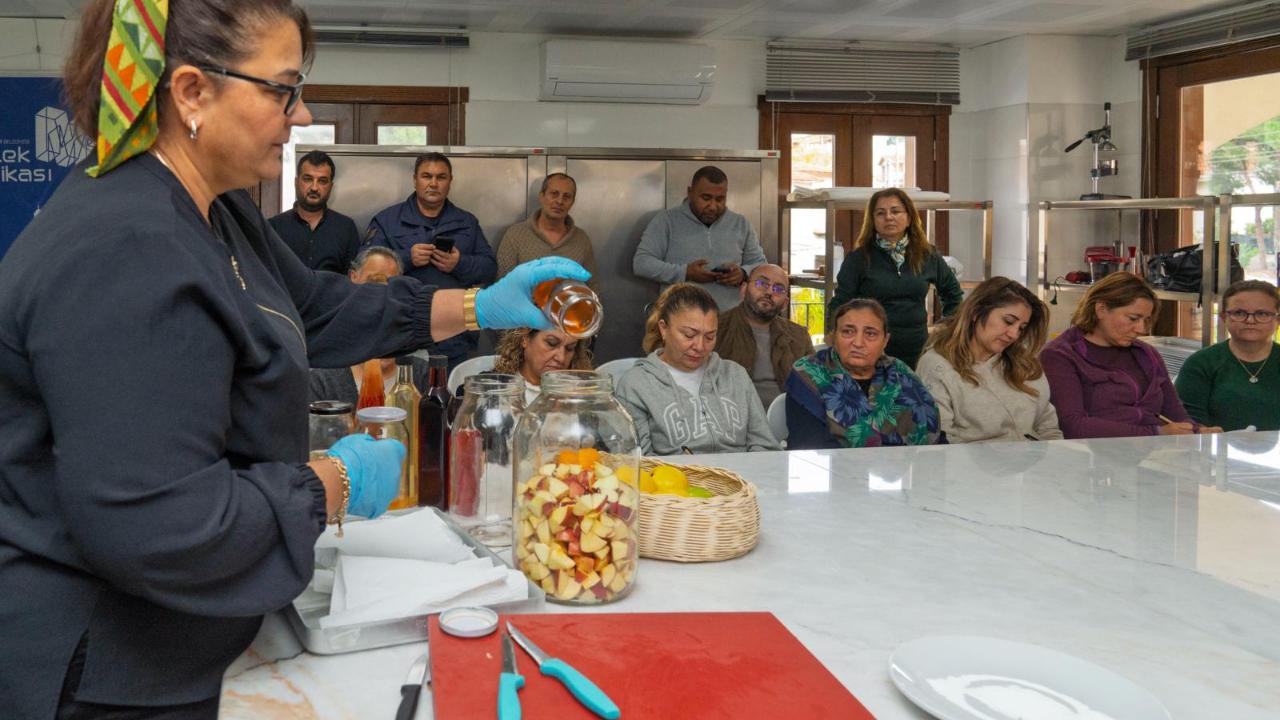 Meslek Fabrikası’nda sirke yapımının inceliklerini öğrendiler