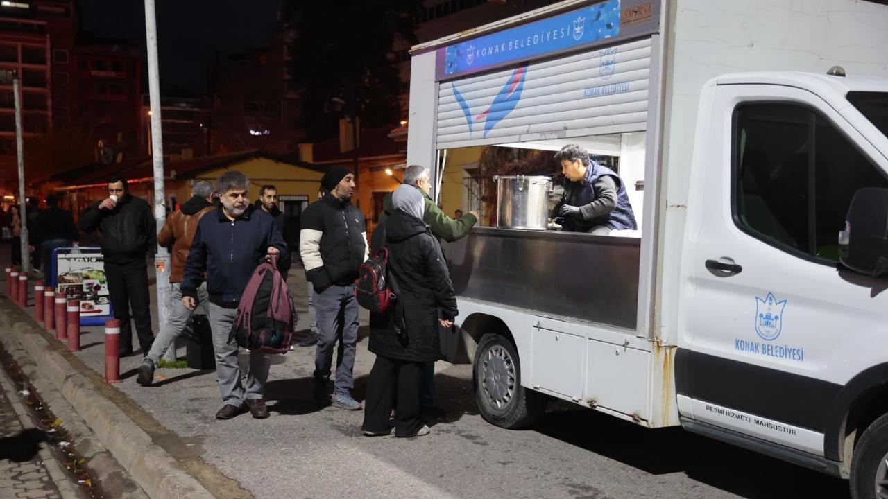 Soğuk kış sabahlarında çorba ikramı yapılıyor