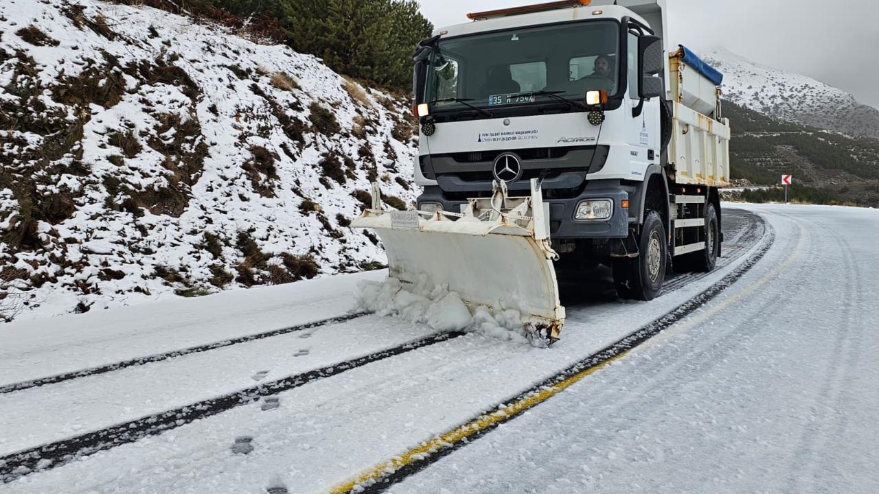 Yağışlı haftada kar ve buzlanmalara karşı çalışmalar sürüyor