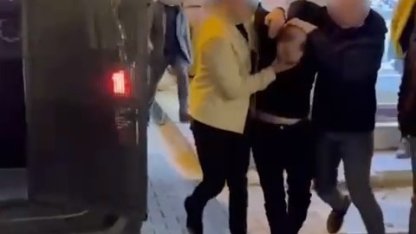 33 yıl hapis cezası ie aranan binbir surat, kurye kılığındaki polislerce yakalandı