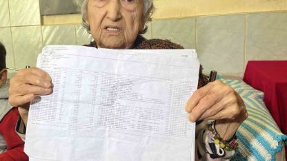 İzmir’de 85 yaşındaki anneannesini dolandırdığı iddia edilen torun ve suç ortağı tutuklandı