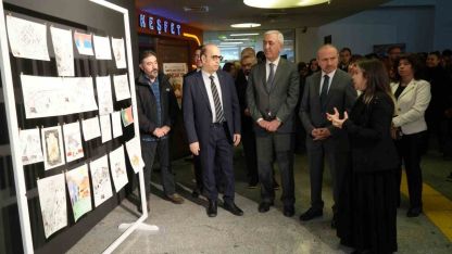 30 ülkeden 350 sanatçı posta sanatıyla "asrın felaketi"ni anlattı