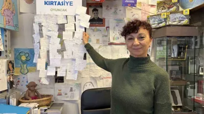 İzmir’de defter ve kalemler ‘askıda kırtasiye’ ile sahiplerini buluyor