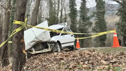 Karabük’te otomobil ağaca çarptı: 1 ölü, 2 yaralı