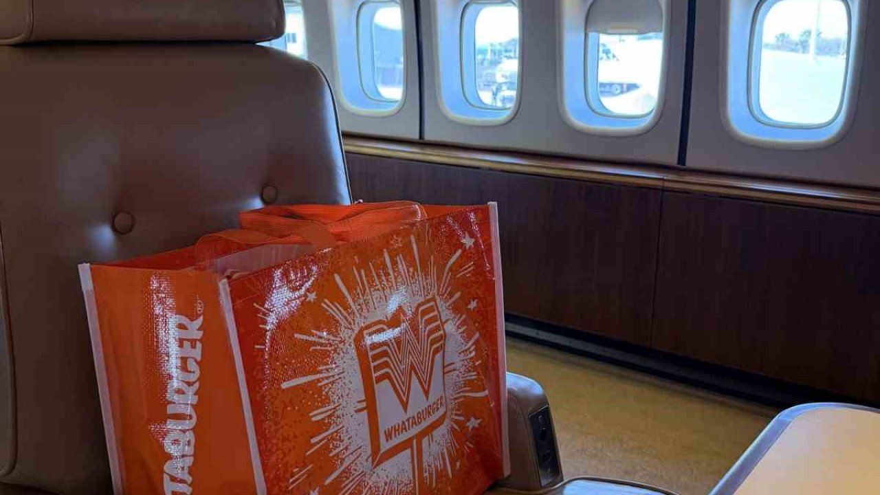 ABD Başkanı Donald Trump’tan hamburgerci ziyareti