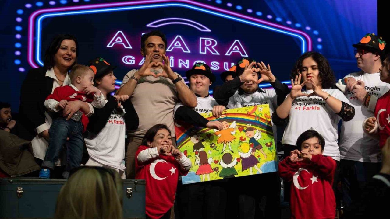 Adana’da özel ihtiyaçlı çocuklar sanatçı Uğur Aslan ile buluştu