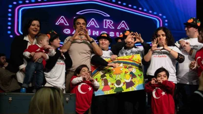 Adana’da özel ihtiyaçlı çocuklar sanatçı Uğur Aslan ile buluştu