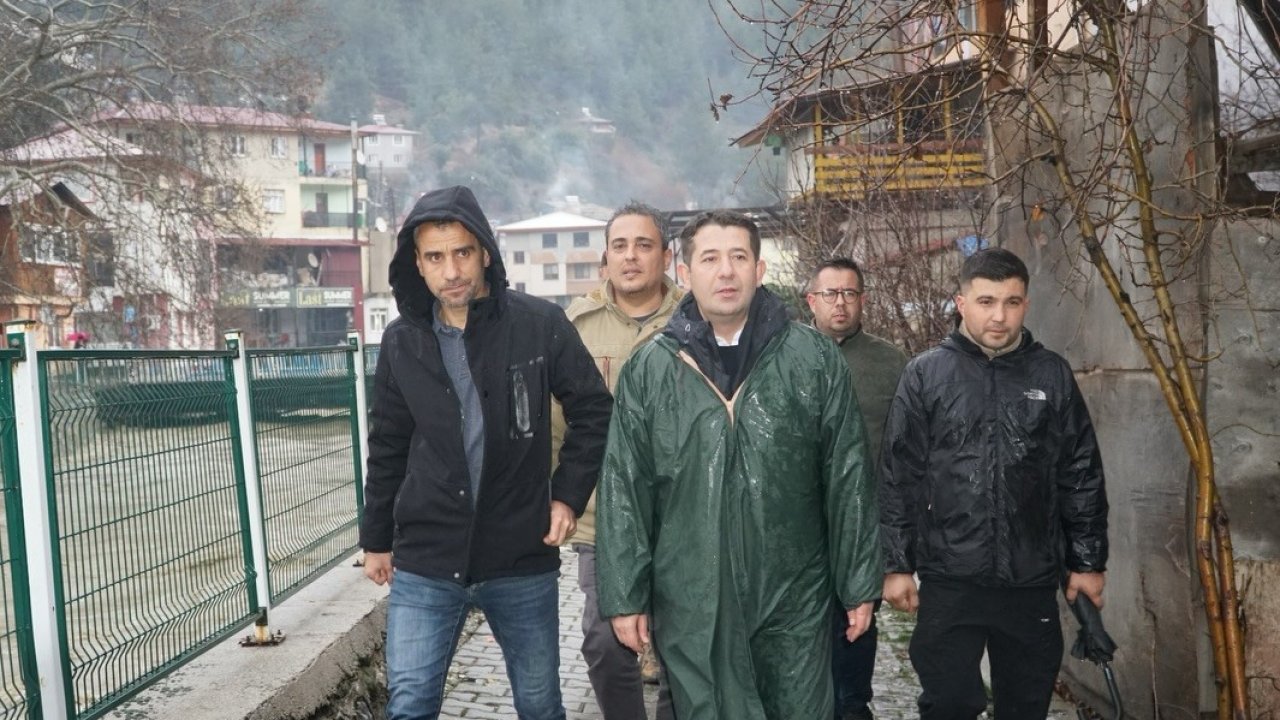 Adana’nın Feke, Saimbeyli ve Kozan ilçelerinde sel sonrası yoğun mesai