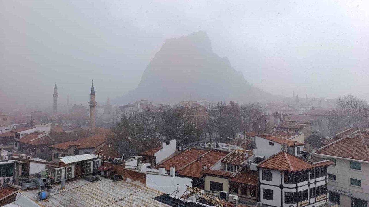 Afyonkarahisar’da kar yağışı