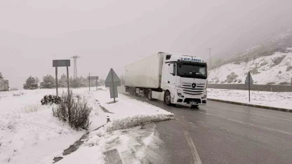 Afyonkarahisar’ın yüksek kesimlerinde kar yağışı etkili oldu