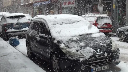 Ahlat’ta kar yağışı