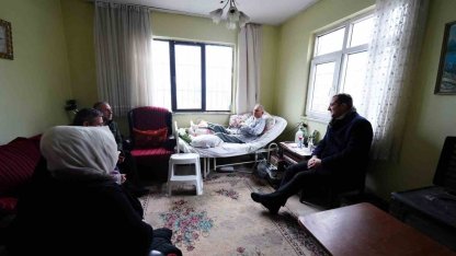 Akçaabat Belediye Başkanı Ekim hastaları evlerinde ziyaret etti