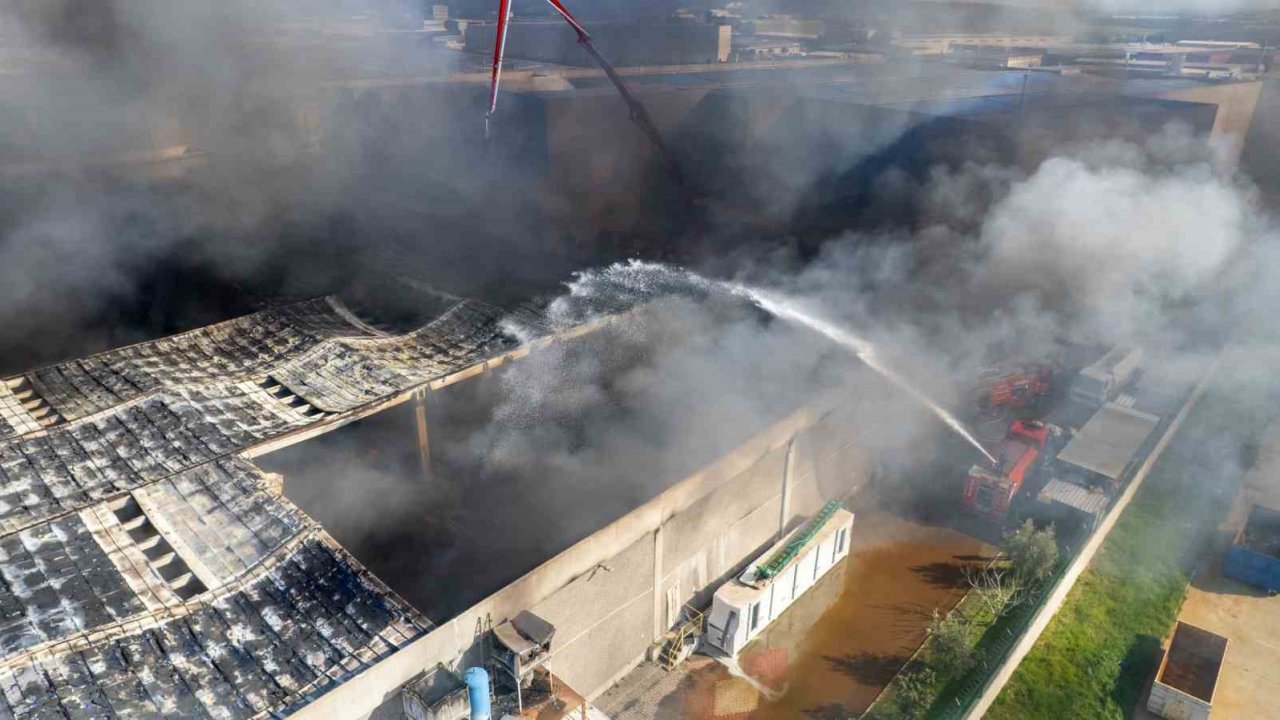 Akhisar’daki fabrika yangını kontrol altına alındı