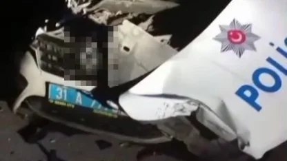 Alkollü sürücü polis aracına çarptı: 2 polis yaralı