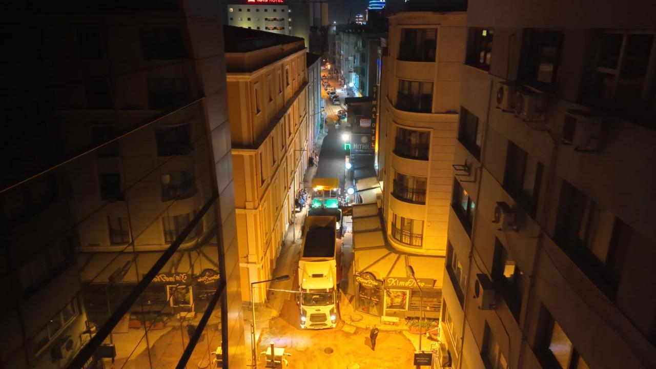 Alsancak’ta altyapısı tamamlanan sokaklar asfaltlanıyor