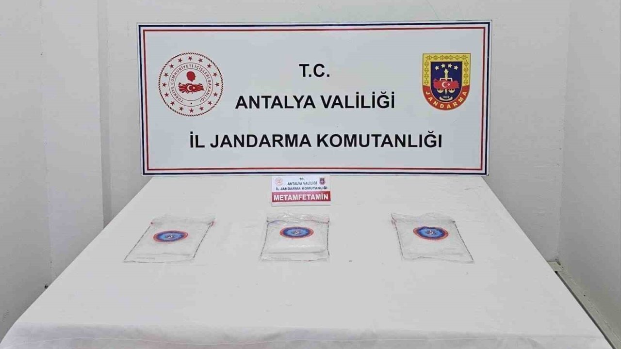 Antalya’da 1 kilo 810 gram uyuşturucu madde ele geçirildi