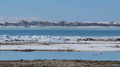 Arin Gölü’nde buz dalgaları: Sahilde metrelerce buz yığını oluştu