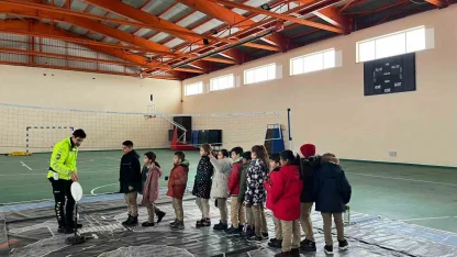 Arpaçay’da öğrencilere temel trafik eğitimi verildi