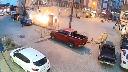 Artvin’de cami önünde atılan havai fişekler korku ve paniğe neden oldu