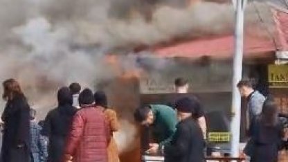 Artvin’de taksi durağında çıkan yangın paniğe neden oldu