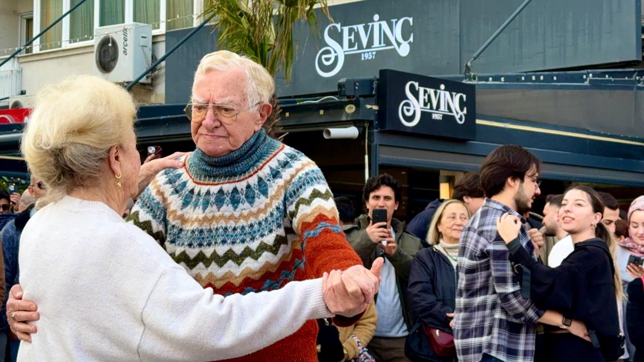 Aşkın melodileri Alsancak’ta yükseldi