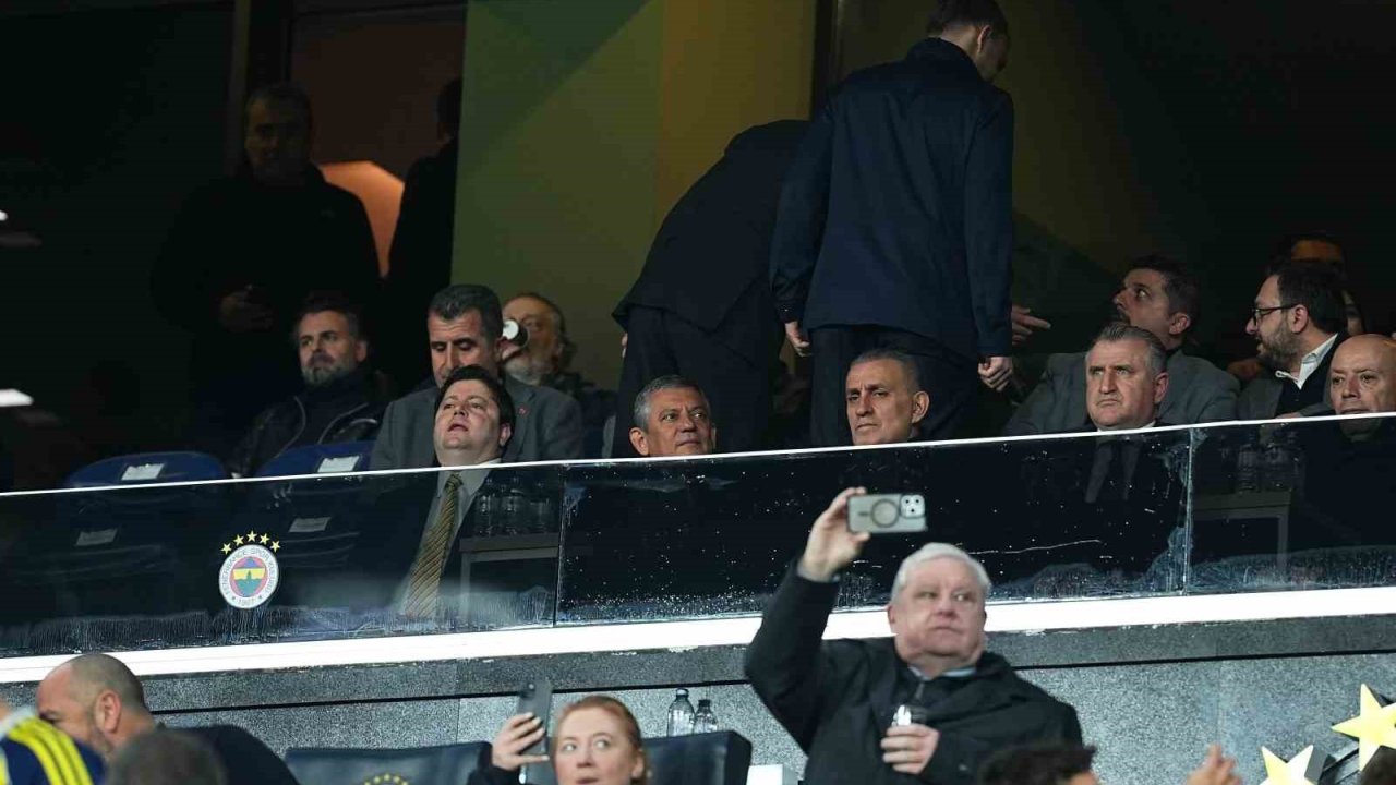 Bakan Bak, Fenerbahçe-Nottingham Forest maçını takip etti