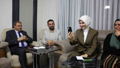 Bakan Göktaş, Şanlıurfa’da yeni yuvalarına kavuşan ailenin iftar sofrasına misafir oldu