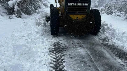 Bartın’da karla mücadele çalışmaları devam ediyor