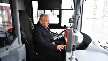 Başkan Büyükkılıç, çevreci ve yenilenebilir elektrikli otobüs ile bisikletleri inceledi
