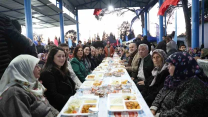 Başkan Çerçioğlu İncirliova’da kurulan iftar sofrasında vatandaşlarla bir araya geldi