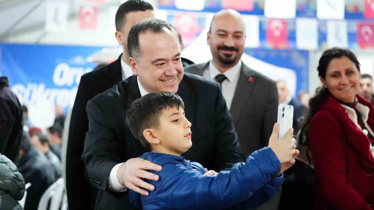 Başkan Dutlulu binlerce Manisalıyla iftar sofrasında buluştu