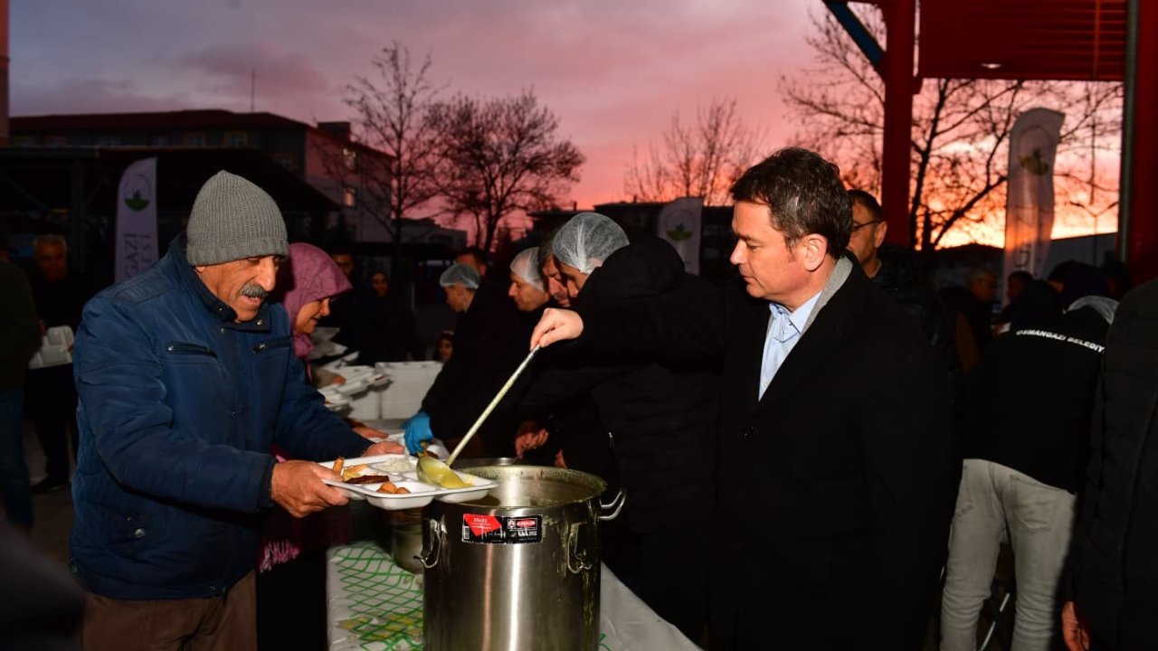 Başkan Erkan Aydın Panayır’da vatandaşlarla gönül sofrasında buluştu