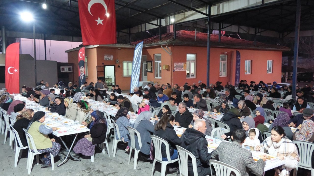 Başkan Erol ilk iftarını vatandaşlarla açtı