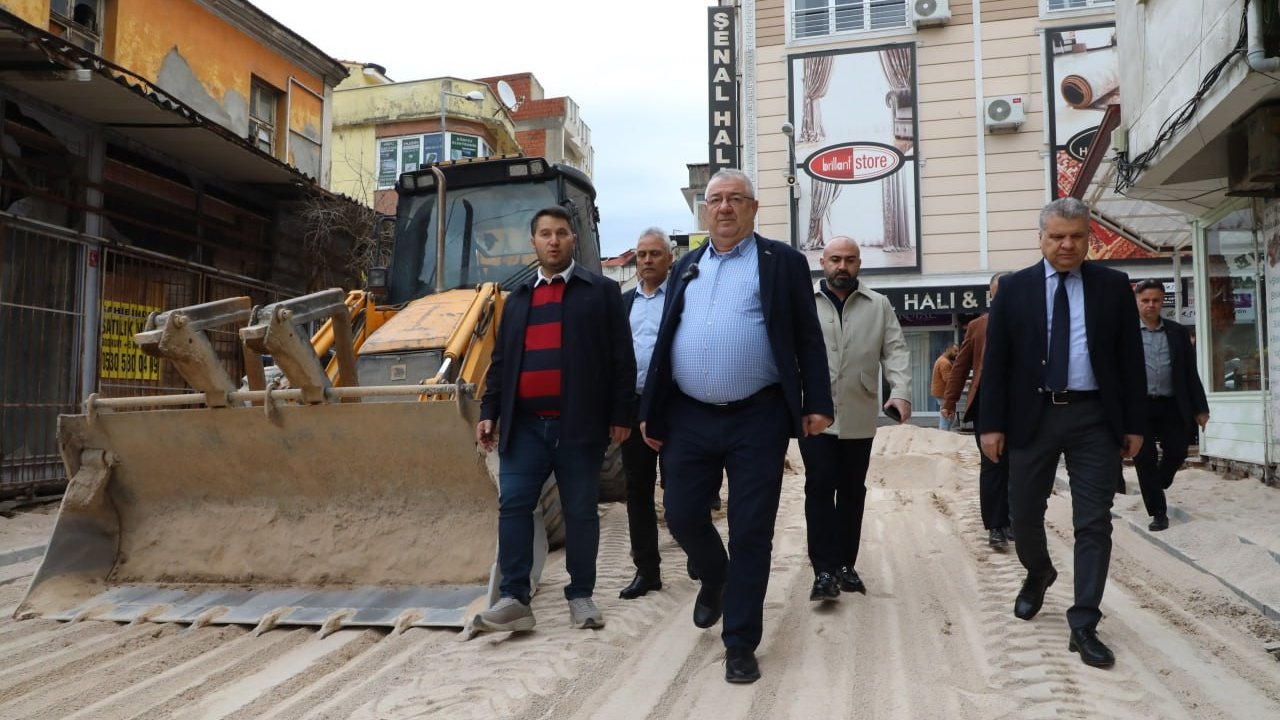 Başkan Ertaş sahaya indi; Edremit’te yol atağı