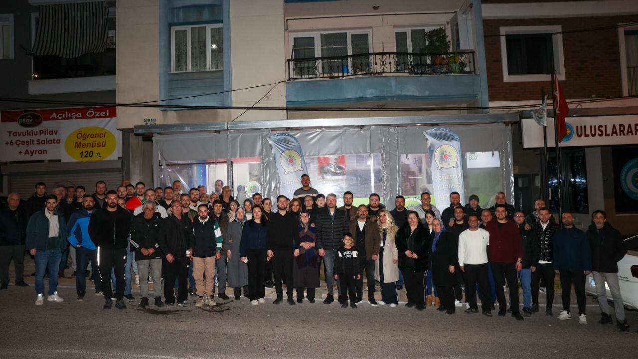 Başkan Görkem Duman Kozağaç’ta sahur sofrasında