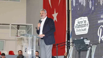 Başkan Öntürk’ten, CHP lideri Özel’e kaldırım taşı ve çöp konteyneri göndermesi
