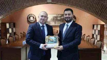 Başkan Öztekin yerli ve yabancı temsilcilerle istişarelerini sürdürüyor