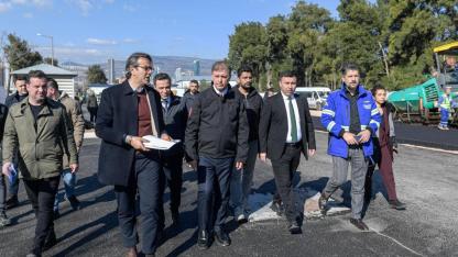 Başkan Tugay asfalt yatırımlarını yerinde inceledi