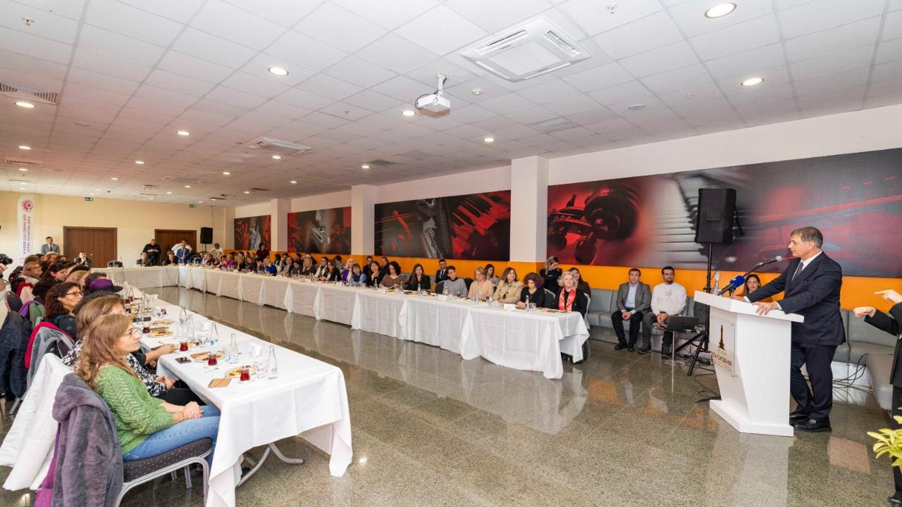 Başkan Tugay’dan kadın mücadelesine güçlü çağrı “Asla teslim olmamalı, haksızlığı kabullenmemeliyiz”